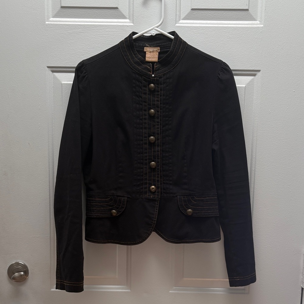 Forever 21 Black Cropped Structured Button-Up jacket.